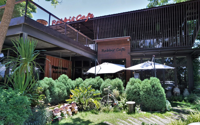 Papa's Home and Rabbit cafe