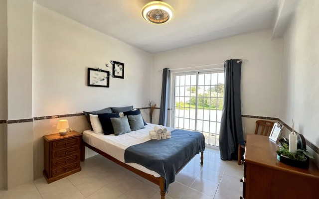 Pêra Stylish Villa With Pool by Homing