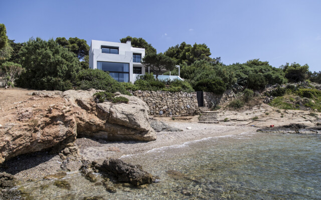 Beachfront Villa in Kavouri