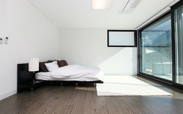 Gapyeong baeknak Flat House