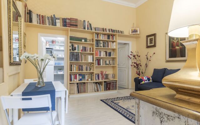 Ara Pacis Elegant Flat