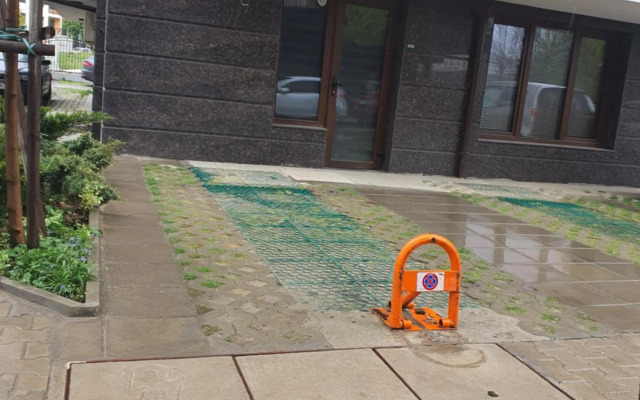 Boutique Apartment with Free Parking