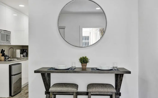 Newly Renovated Apt-unit #1 Close to Beach