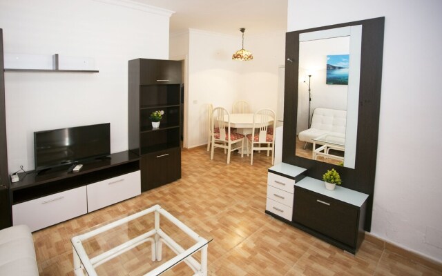Center & White Town Apartment