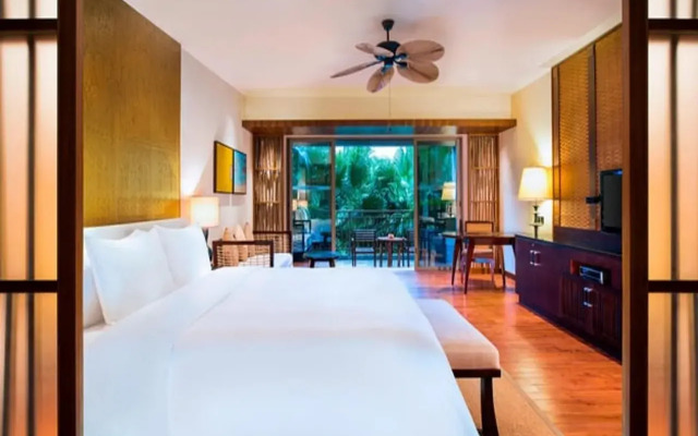 Le Meridien Shimei Bay Beach Resort & Spa