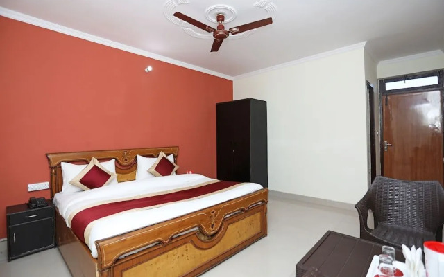 OYO 10877 Hotel R K Residency