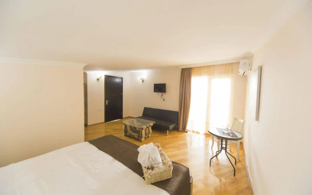Log Inn Boutique Hotel