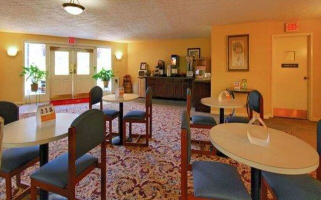 Gold Star Inn & Suites