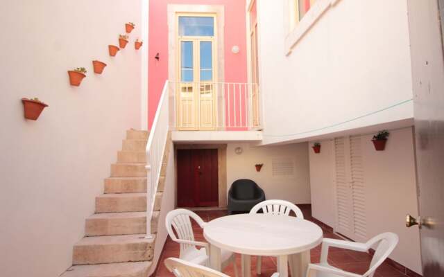 Old Town House in Figueira da Foz Near Beach