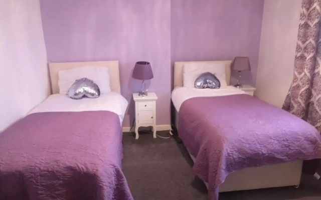 Self Contained 2 Bedrooms House Free Parking
