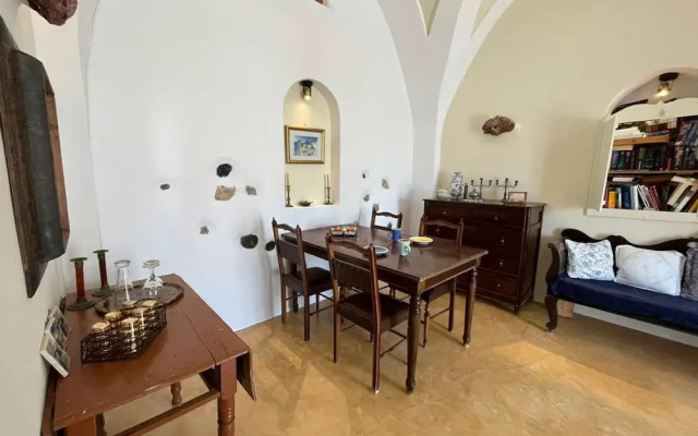 The Commander s House