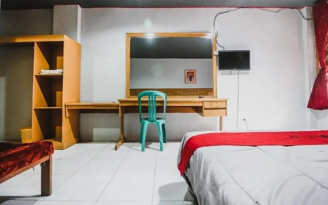 RedDoorz Plus near RSCM Jakarta