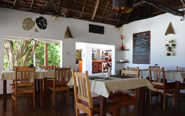 Red Monkey Beach Lodge