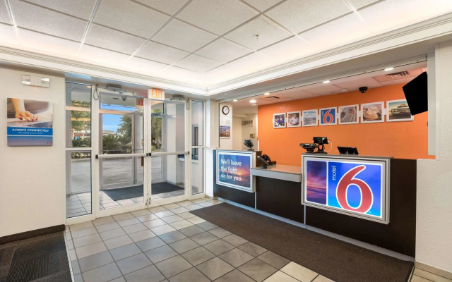 Motel 6 Orlando, FL - International Dr