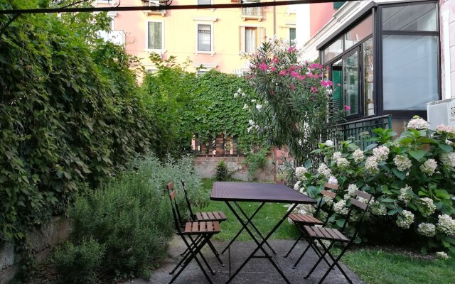 Cozy Apartment with Garden in Dorsoduro