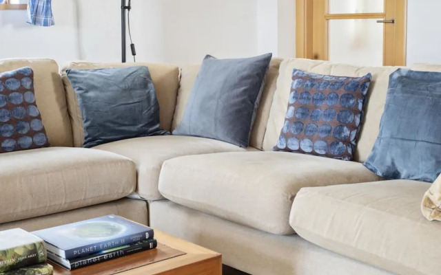 Triskele Detached Characteristic Home Sleeps 10