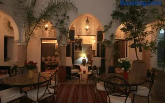Riad Mur Akush