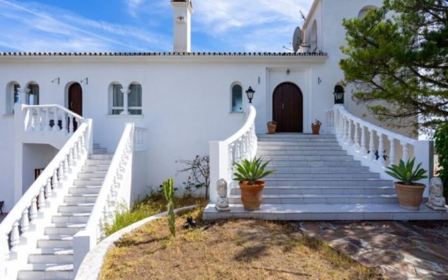 Villa - 4 Bedrooms with Pool, WiFi and Sea views - 107886