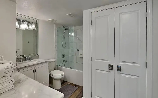 Shoreline Towers 1066