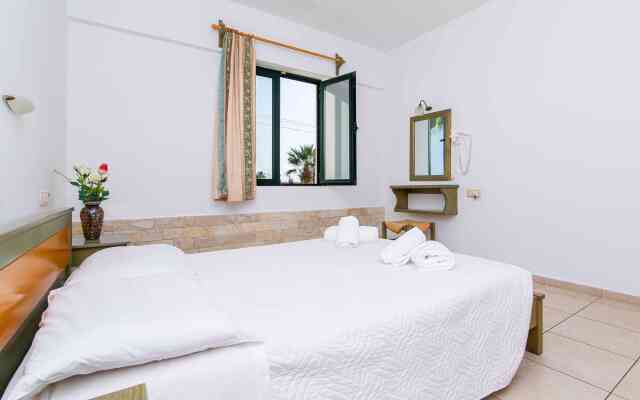 Dionysos Apartments and Studios