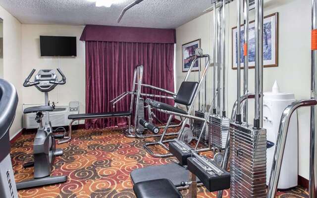 Quality Inn & Suites Kansas City I-435N Near Sports Complex