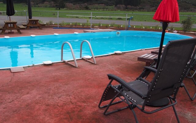 Linkwater Motel & Flashpackers