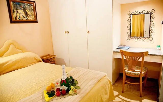 Lalapanzi Hotel & Conference Centre