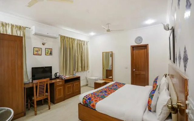 Fabexpress Global Residency Inn