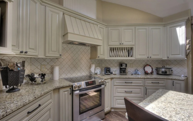 Running Bear #3375 3 Bedroom Cabin