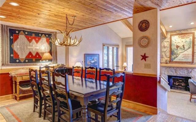 Silverbird 30 3 Bedroom Condo