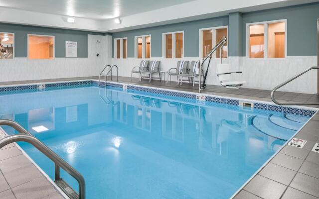 Holiday Inn Express Hotel & Suites Clinton by IHG