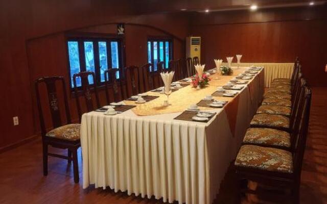 Que Huong Hotel