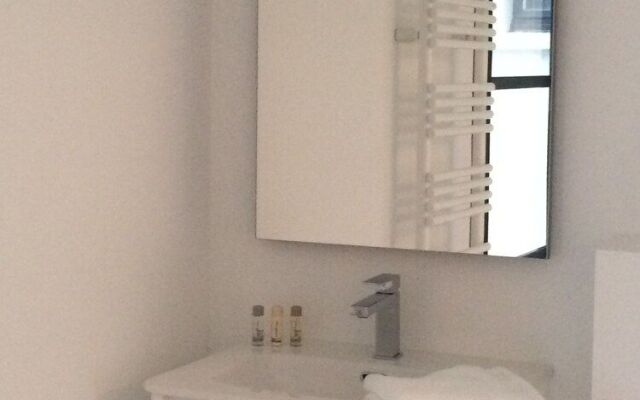 Les Enclos Bed and Breakfast