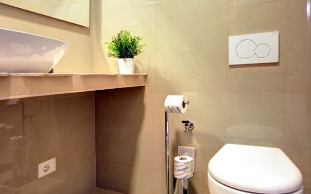 Charlie & Beethoven Apartments