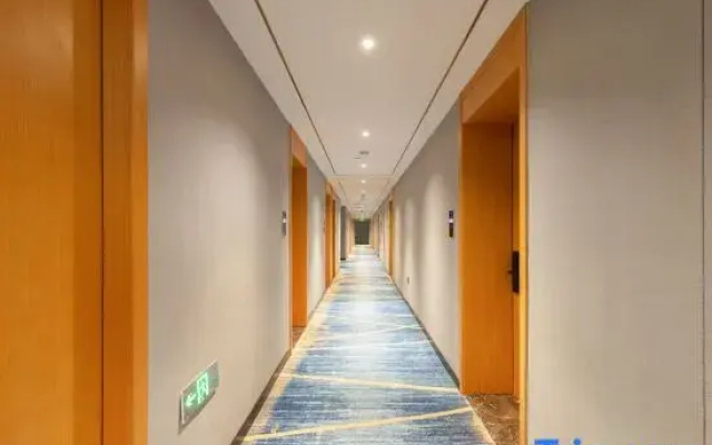 Starway Hotel (Urumqi Guangming Road Times Square)