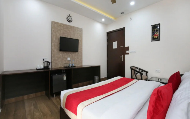 OYO 10027 Hotel Red Petal