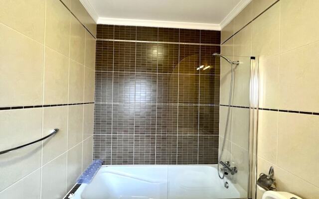 Pêra Brightness Villa by Homing