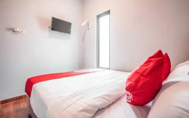 OYO 842 Arafuru Residence