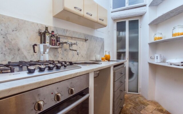 Charming 2 bed Flat in the Heart of Rome