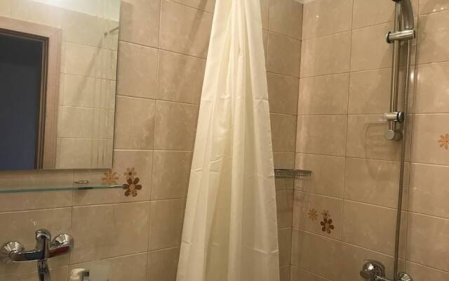 FM Deluxe 2-BDR Apartment with Terrace - Central City View