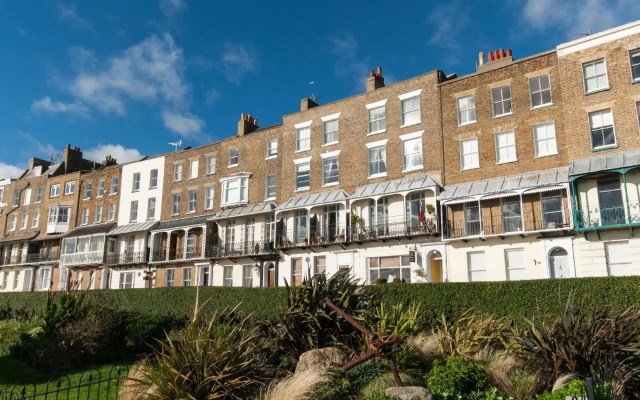 Royal Harbour Hotel