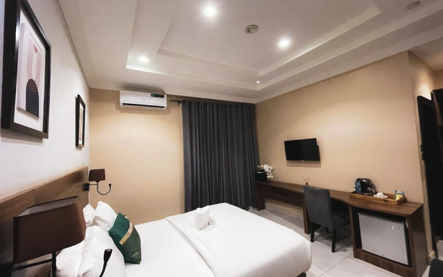 AGA WOODS Hotels