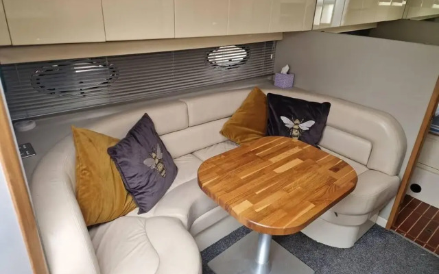 Romantic 3beds Yacht Escape on Thames