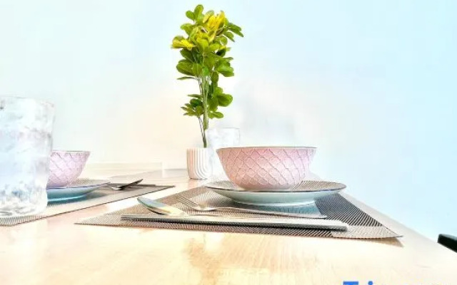 R 1-5Pax Cozy Home SetiaAlam 100mpsWifi&TV Trefoil