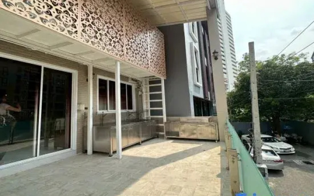 Residence at 49
