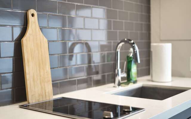 Yorkville Modern 1 Bedroom Suite Toronto