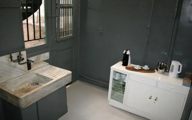 Neoclassical ART-House Bhive