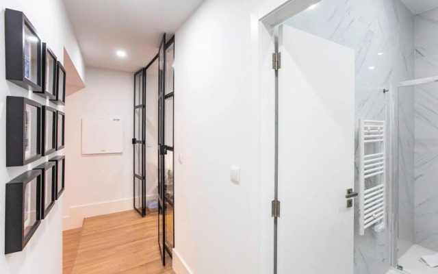 Elegant & Bright Flat by LovelyStay