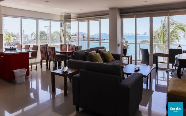 Condo con vista al mar en Torre 2501