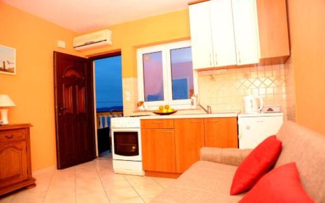 Lanterna Puntamika apt. near beach